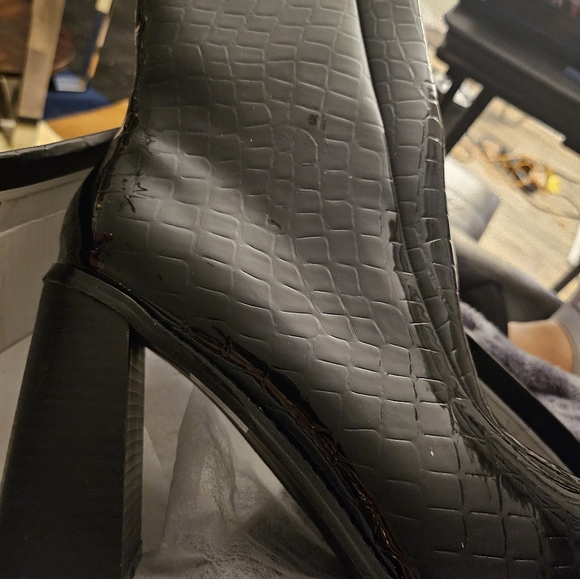 Taking Flare of Business, Faux-Croc Block-heeled boots - Picture 3 of 5